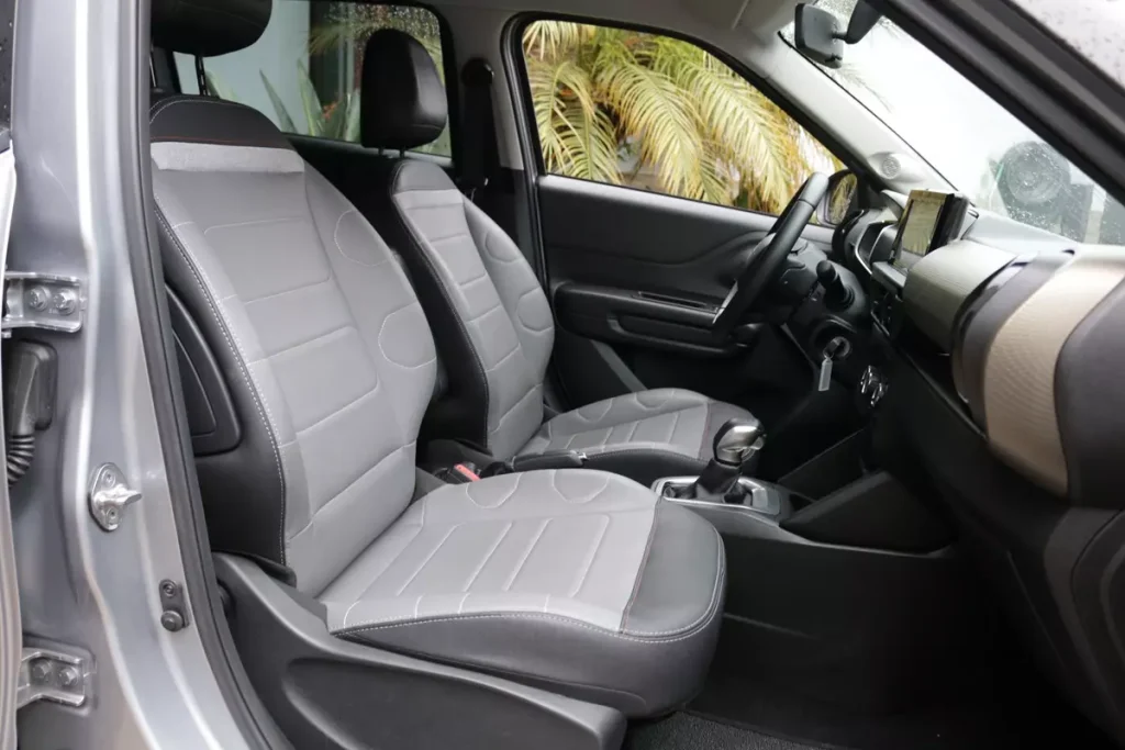 bancos dianteiros do Citroën C3 Aircross Shine7 2024