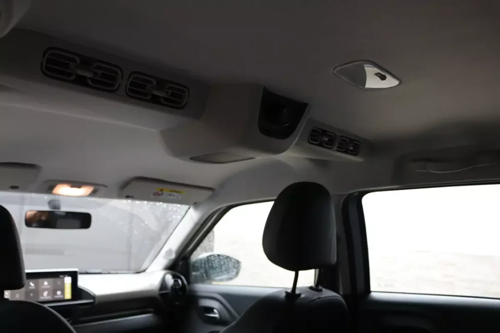 circulador de ar para os bancos traseiros do Citroën C3 Aircross Shine 7 2024