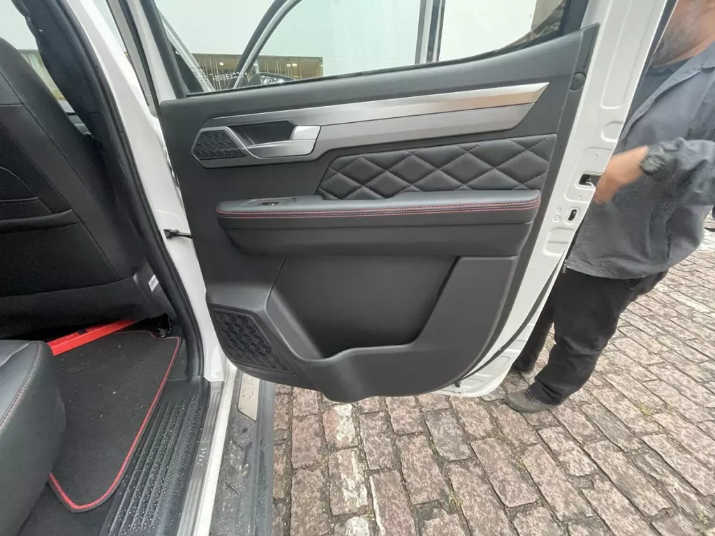forro de porta da JAC Hunter 2.0 Turbodiesel 4x4 AT 
