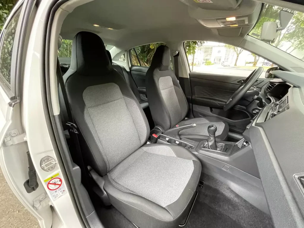 bancos dianteiros do VW Virtus Sense 2025