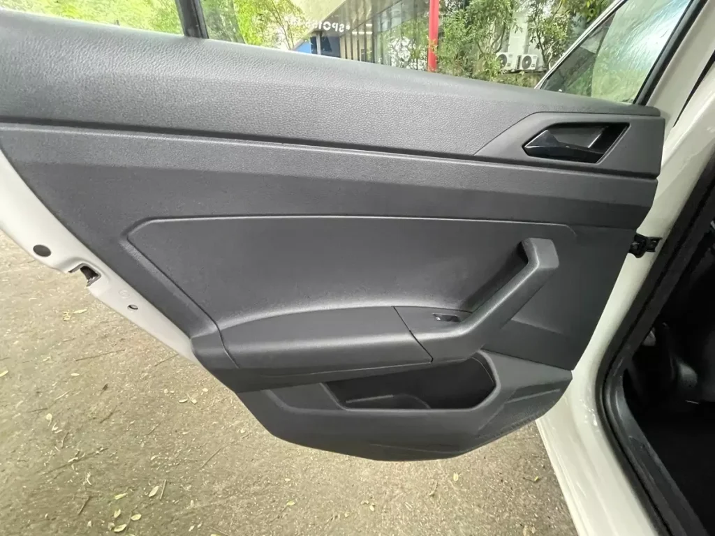 forro de porta traseiro esquerdo do VW Virtus Sense 2025