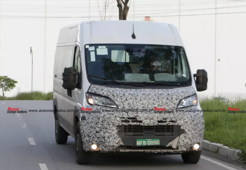 Flagra Novo Fiat Ducato 2025  