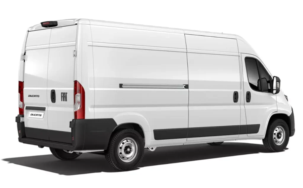  novo Fiat Ducato 2025 de traseira na cor branca