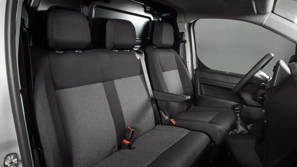 Exclusivo: Peugeot Expert recebe novo motor 2.2 Turbodiesel de 150 cv
