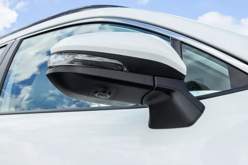  sistema Panoramic View Monitor que transmite imagens de 360° através de câmeras instaladas ao redor da carroceria