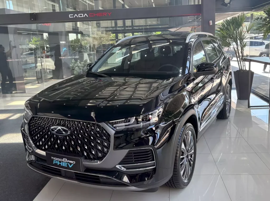 CAOA Chery Tiggo 8 PRO PHEV  de frente na cor preta