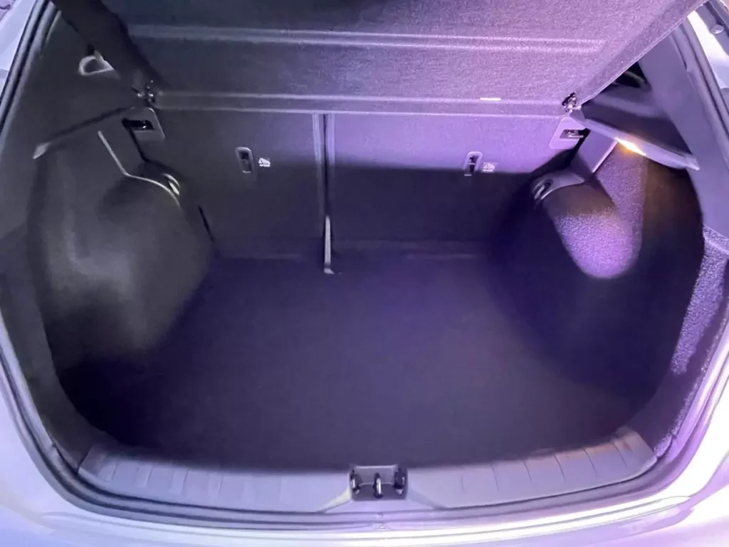 porta-malas do Novo Nissan Kicks Play Advance 2025 