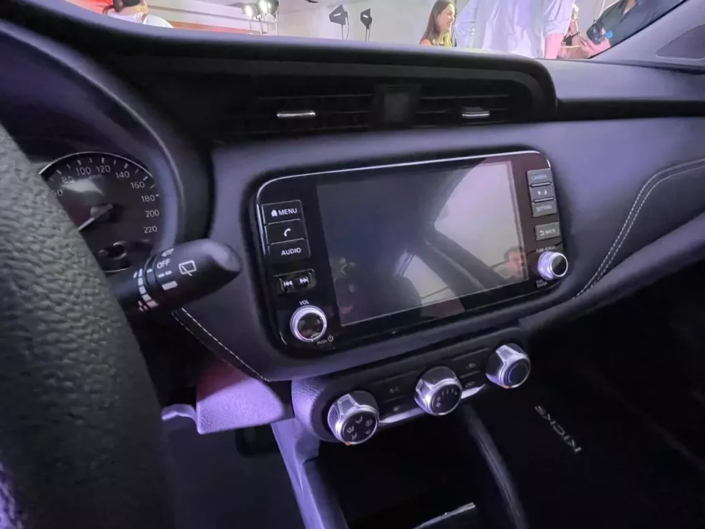 central multimídia do Novo Nissan Kicks Play Advance 2025 