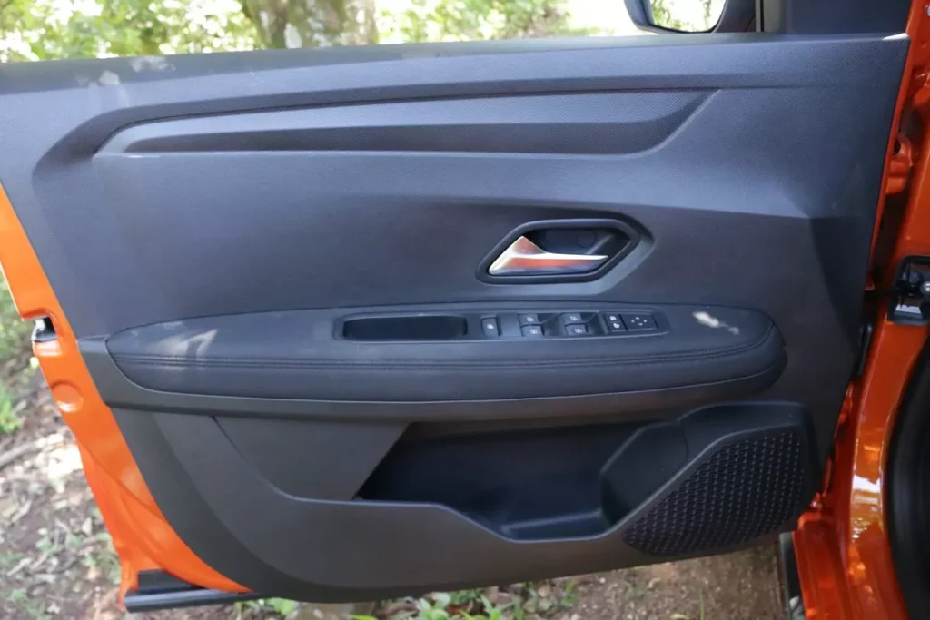 Forro de porta dianteiro esquerdo do Renault Kardian Evolution 1.0 Turbo TCe Flex manual