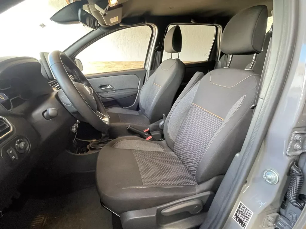 bancos dianteiros Renault Oroch Iconic 1.6 SCe Manual 2025  