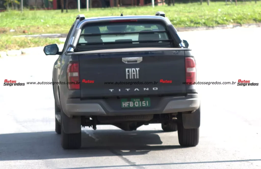 Fiat Titano Ranch 2026 na cor preto Vulcano  