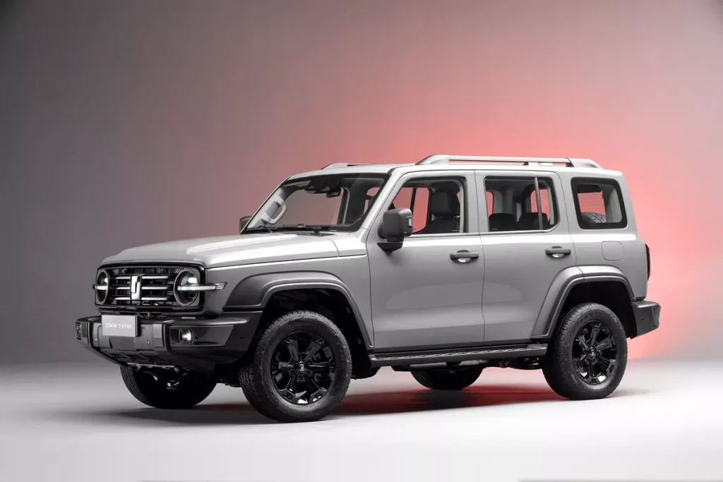 GWM Tank 300 2026 de frente na cor Cinza Dakar