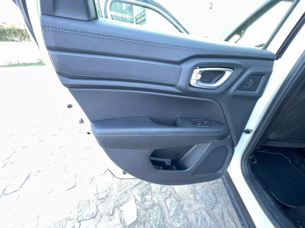 Forro de porta traseiro esquerdo da Ram Rampage Rebel 2.2 Turbodiesel 2025