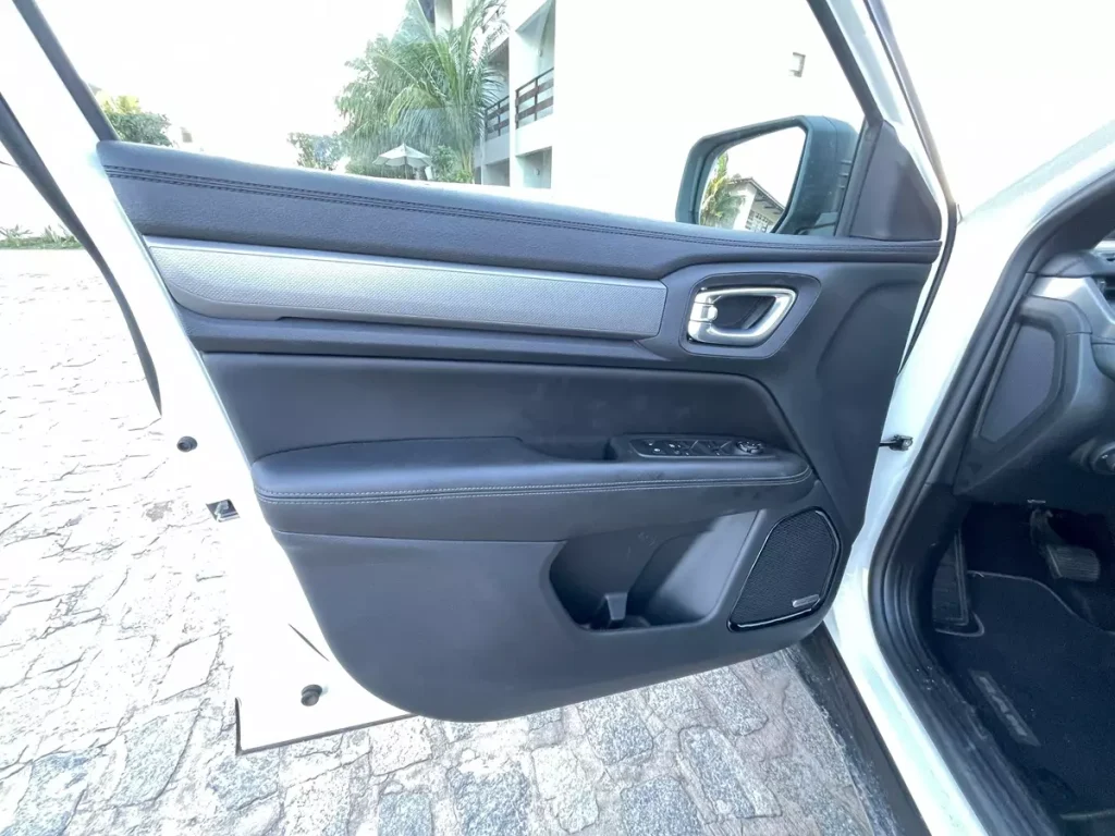 Forro de porta dianteiro esquerdo da Ram Rampage Rebel 2.2 Turbodiesel 2025