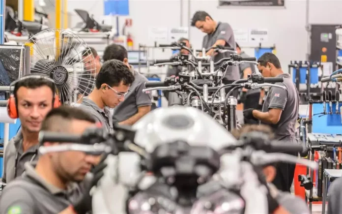 riumph bate recorde histórico: 70 mil motocicletas produzidas no Brasil