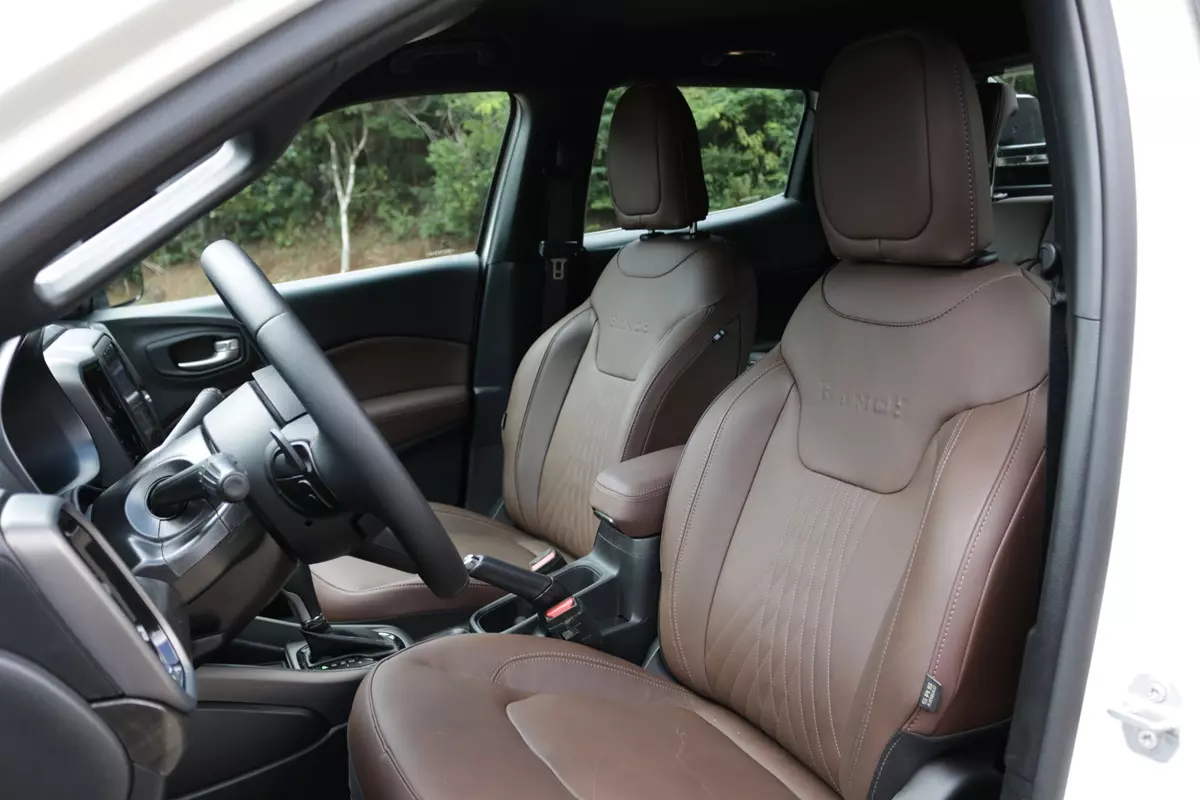 Bancos dianteiros da Fiat Toro Ranch 2.2 Turbodiesel 2025

