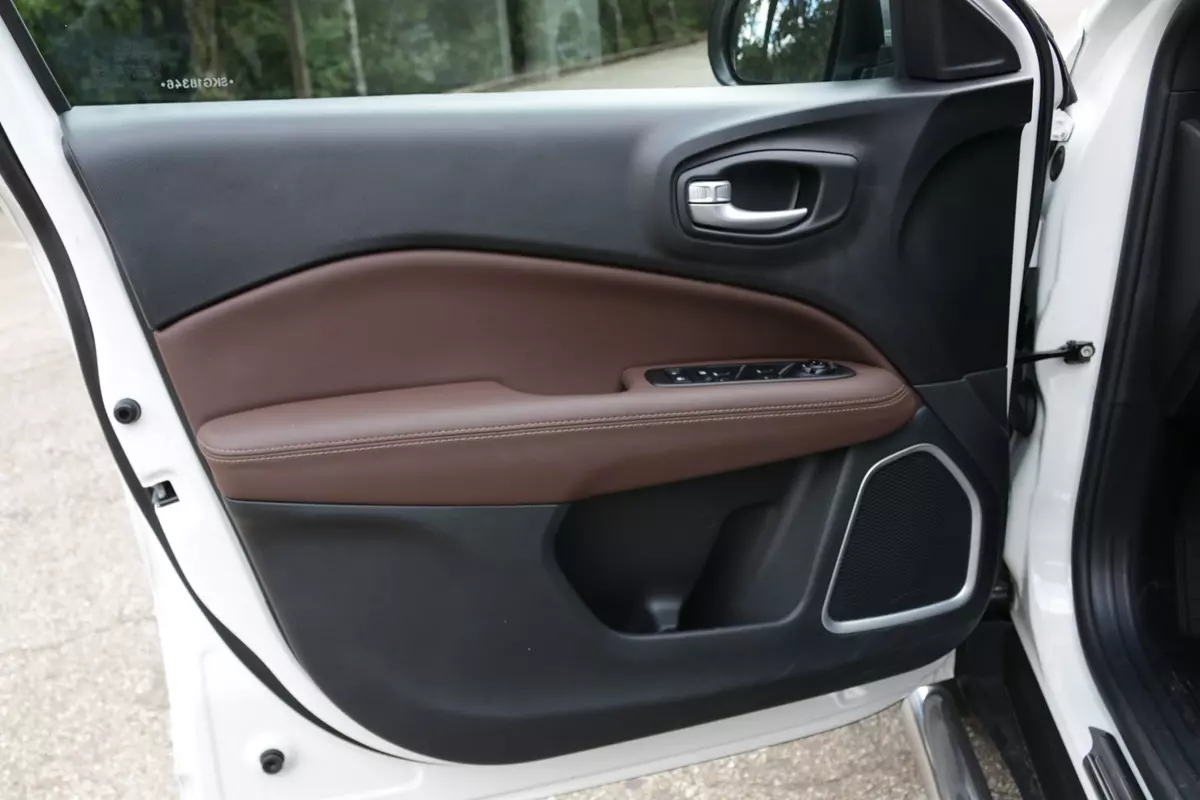 Forro de porta dianteiro esquerdo da Fiat Toro Ranch 2.2 Turbodiesel 2025
