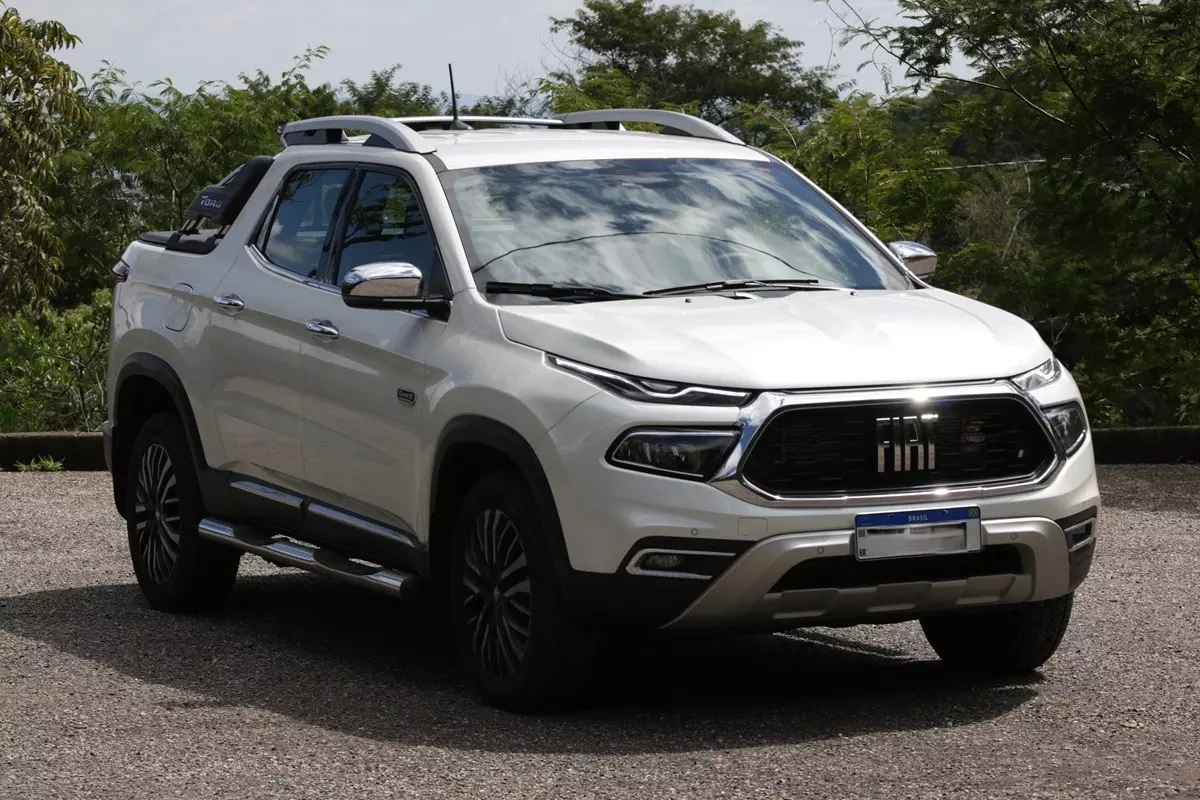 Fiat Toro Ranch 2.2 Turbodiesel 2025 de frente na cor branca
