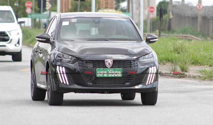 Flagra Peugeot 208 GT Hybrid 2026