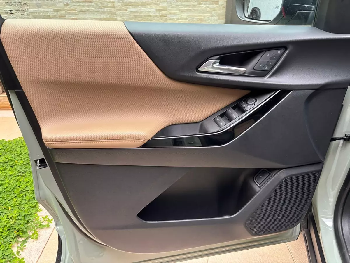 forro de porta dianteiro esquerdo do Novo Chevrolet Equinox Activ 2025 