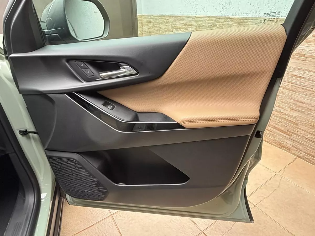 forro de porta dianteiro direito do Novo Chevrolet Equinox Activ 2025 