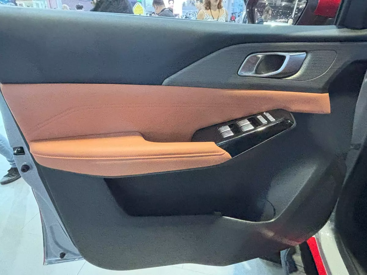 forração de porta da Changan Hunter que será usado na Ram 1200