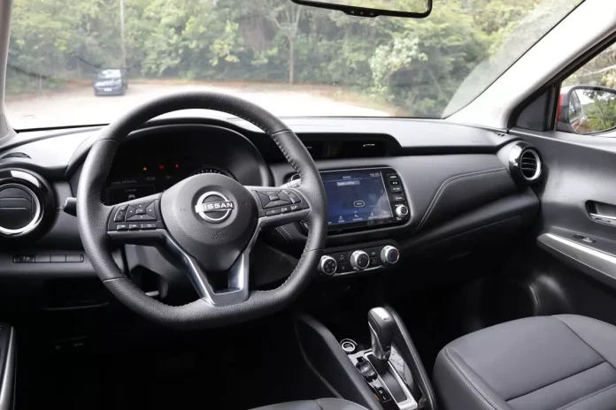 painel do Nissan Kicks Play Advance Plus 2025
