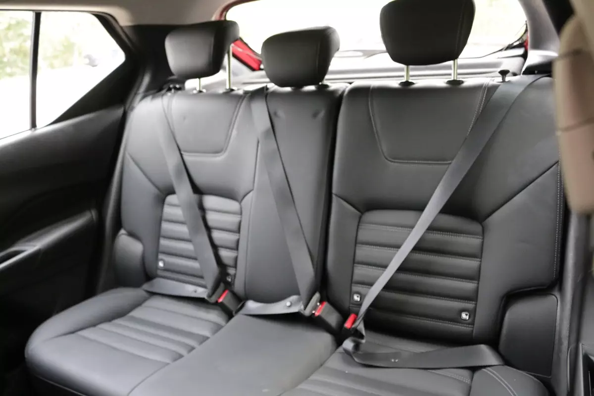 banco traseiro do Nissan Kicks Play Advance Plus 2025
