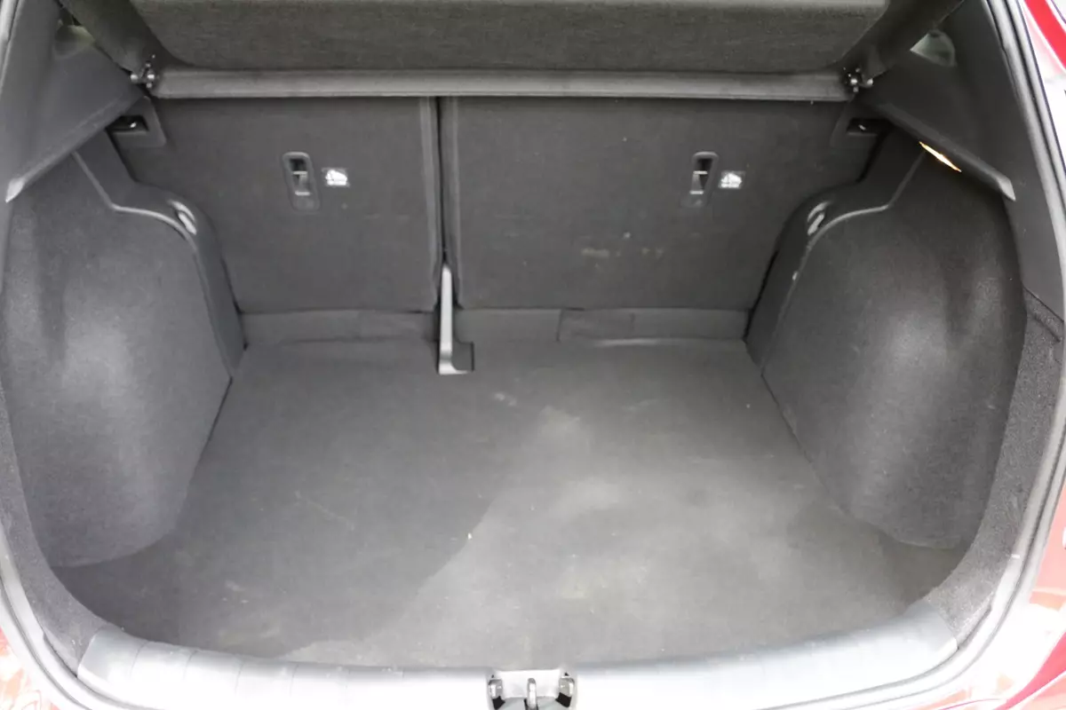 porta-malas do Nissan Kicks Play Advance Plus 2025
