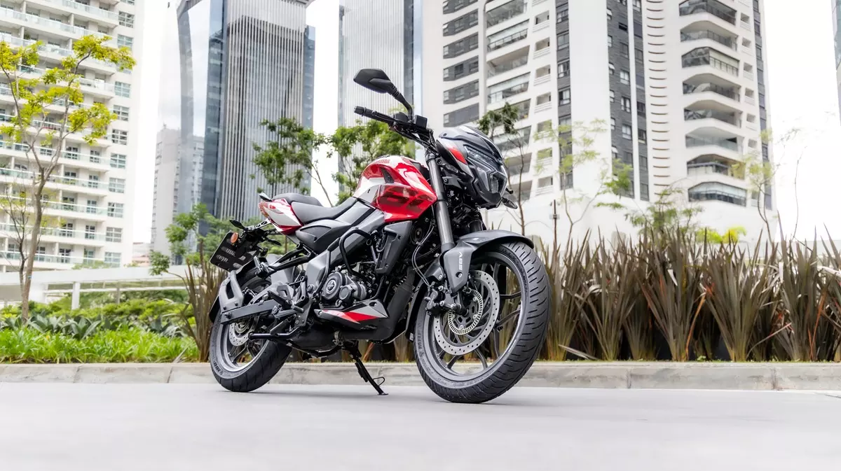 Nova Bajaj Dominar NS 160 2026