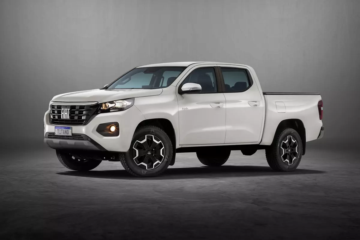 Nova Fiat Titano Volcano 2026 de frente na cor branca