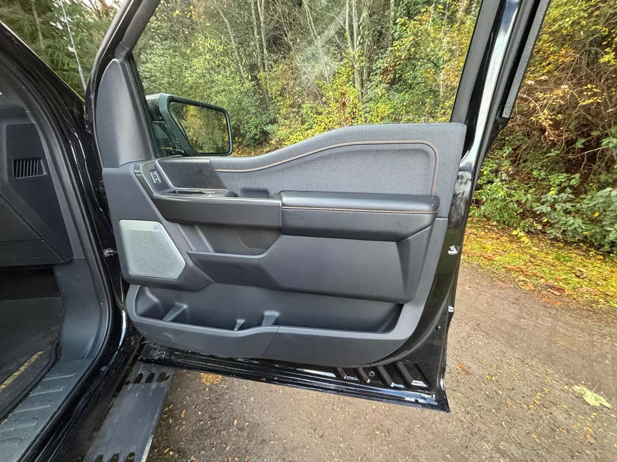 forro de porta dianteiro direito da Nova Ford F-150 Tremor 2025 