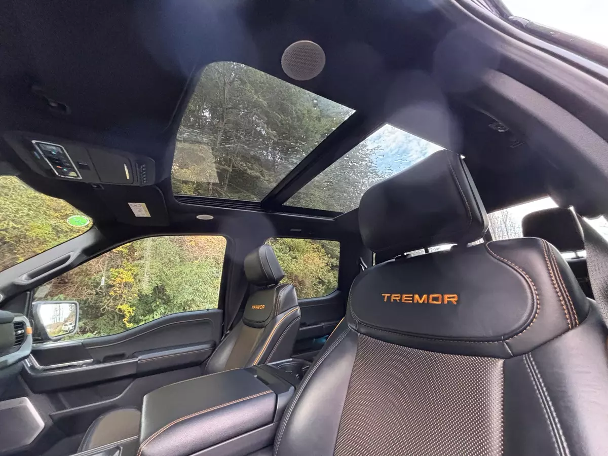 teto solar da Nova Ford F-150 Tremor 2025 