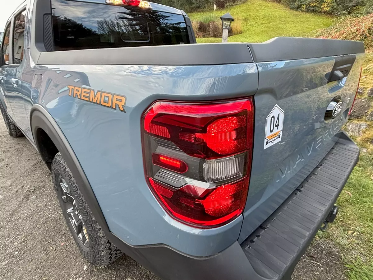 lanterna da Nova Ford Maverick Tremor 2025  