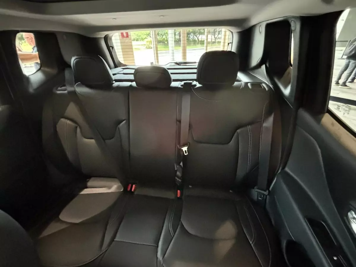banco traseiro do Jeep Renegade 10 anos Willys