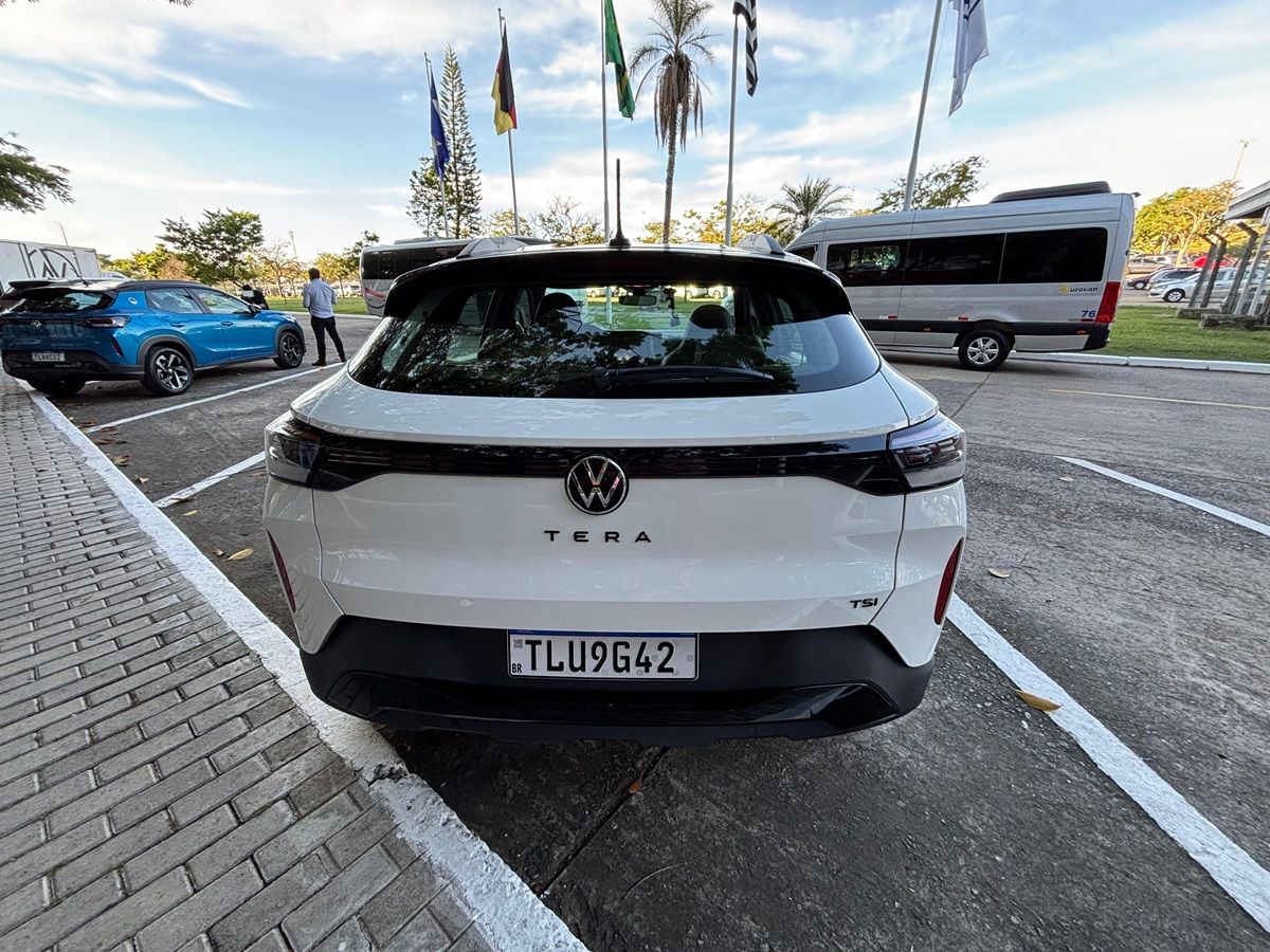 Novo VW Tera High Outfit 2026 de traseira na cor branca