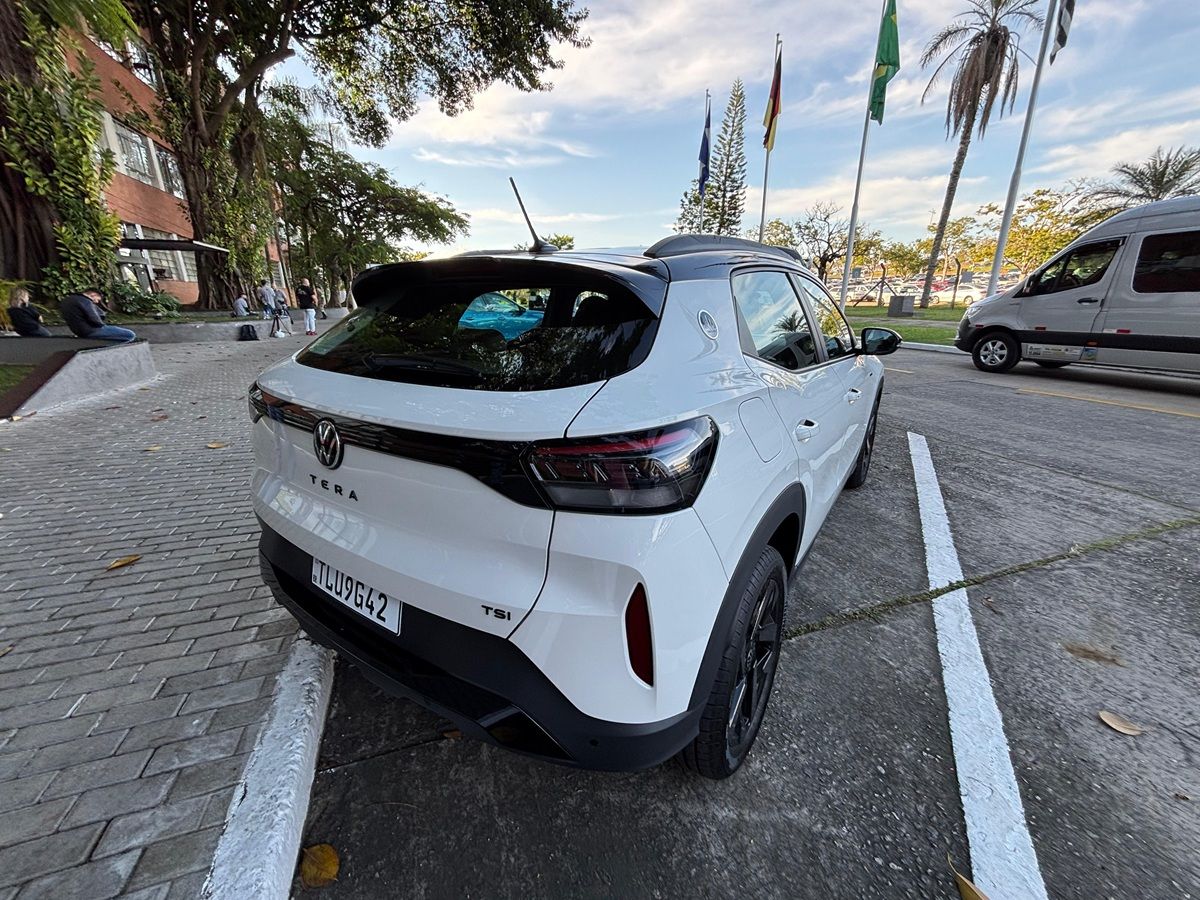 Novo VW Tera High Outfit 2026 de traseira na cor branca