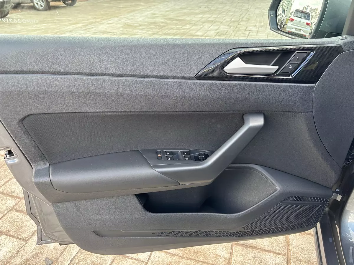 forro de porta dianteiro esquerdo do Novo VW Virtus Comfortline 2026  