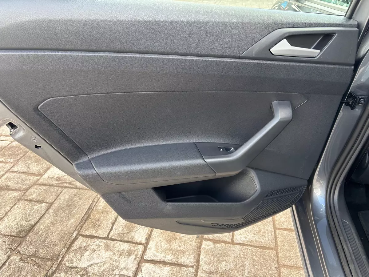 forro de porta traseiro esquerdo do Novo VW Virtus Comfortline 2026  
