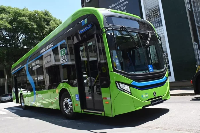 Ônibus urbano elétrico Mercedes-Benz eO500U à bateria vem sendo demonstrado em operações regulares em Vitória, no Espírito Santo