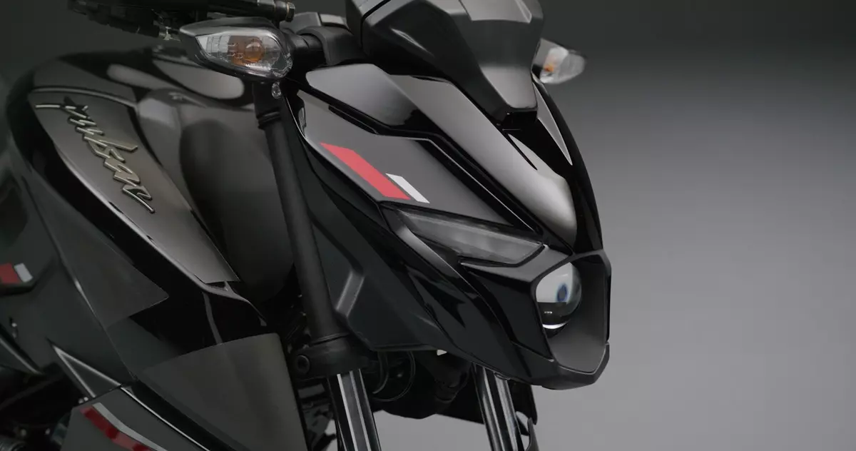 farol da Bajaj Pulsar N150 