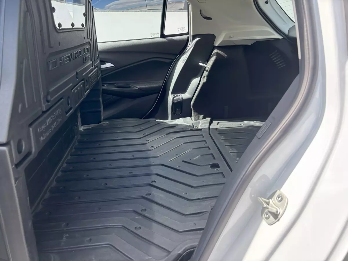 vão de carga do Chevrolet Onix Log 2025
