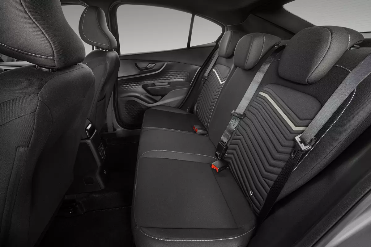 banco traseiro do Fiat Fastback Turbo 200 CVT 2026  