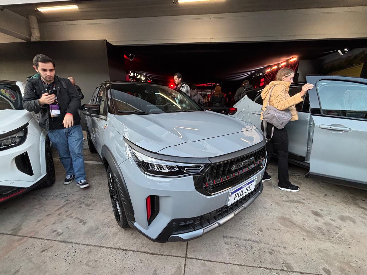 Fiat Pulse Abarth Turbo 270 2026 de frente na cor cinza