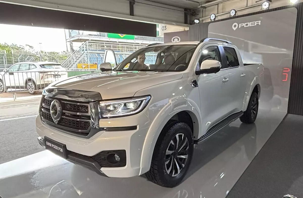 GWM Poer P30 2026 de frente na cor branca

