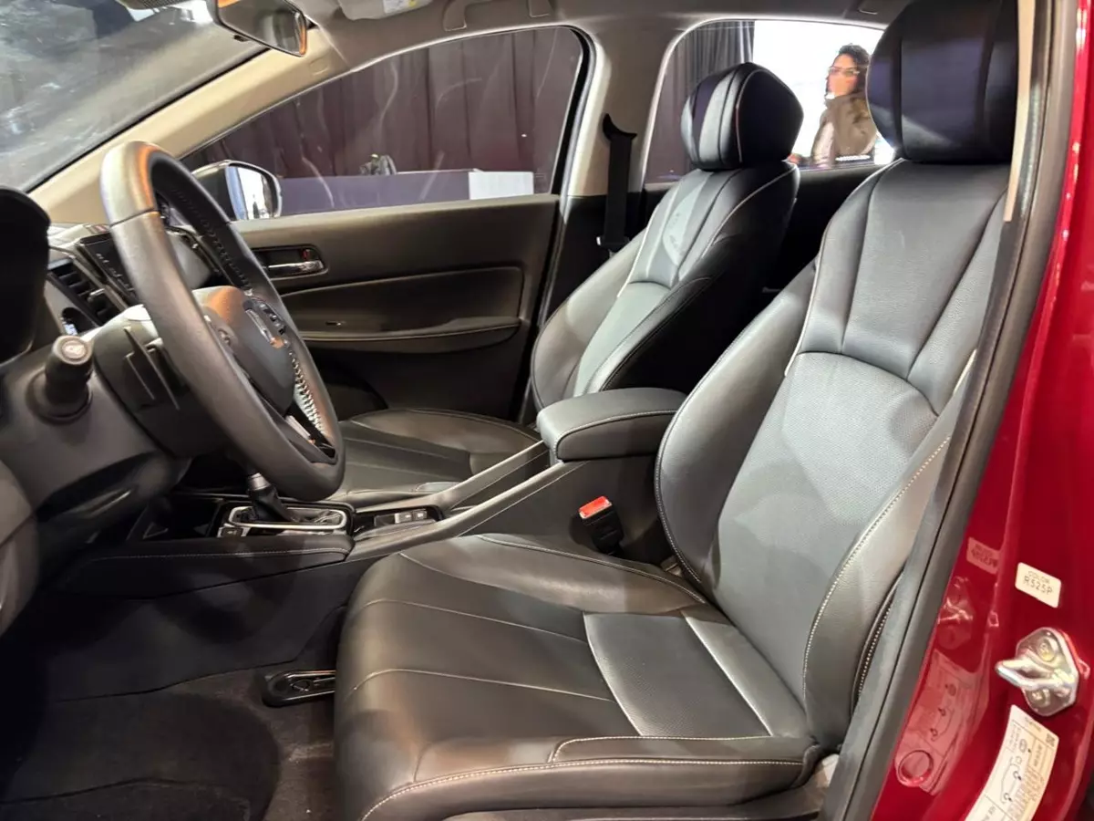 bancos dianteiros do Honda City Hatch Touring Sport 2026 
