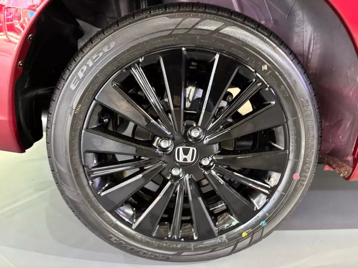 roda de liga leve do Honda City Hatch Touring Sport 2026 
