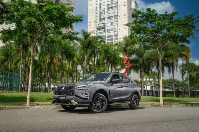 Mitsubishi Eclipse Cross 2026 de frente na cor prata