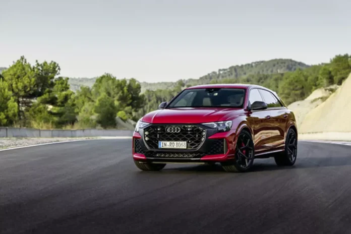 Novo Audi RSQ8 Performance 2025 vermelho de frente