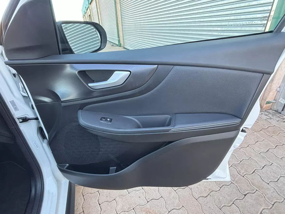 forro de porta dianteiro direito do Fiat Fastbabck Impetus T200 Hybrid 2026
